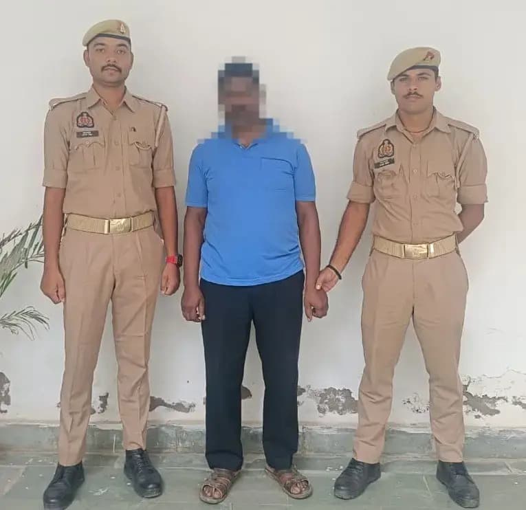 फर्जी हस्ताक्षर और अंगूठा लगाकर जमीन हड़पने की कोशिश, वांछित आरोपी गिरफ्तार