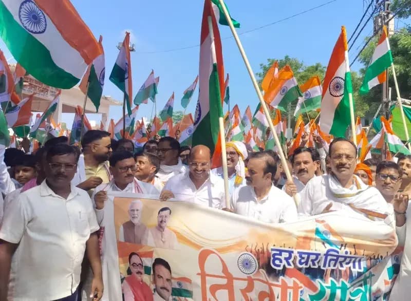 भाजपाइयों ने तिरंगा यात्रा निकालकर देश भक्ति से हुए सराबोर