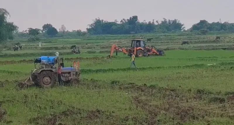 बयापुर में 22 बीघा बंजर भूमि अतिक्रमण मुक्त, प्रशासन की कार्रवाई से मचा हड़कंप