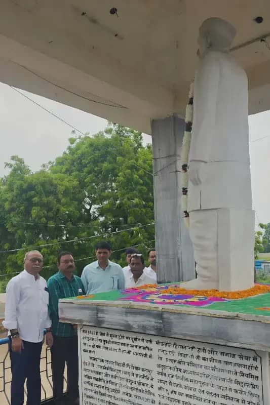 धानापुर थाना कांड के नायक स्वतंत्रता सेनानी कामता प्रसाद विद्यार्थी की मनाई गई पुण्यतिथि, मेधावियों को किया सम्मानित