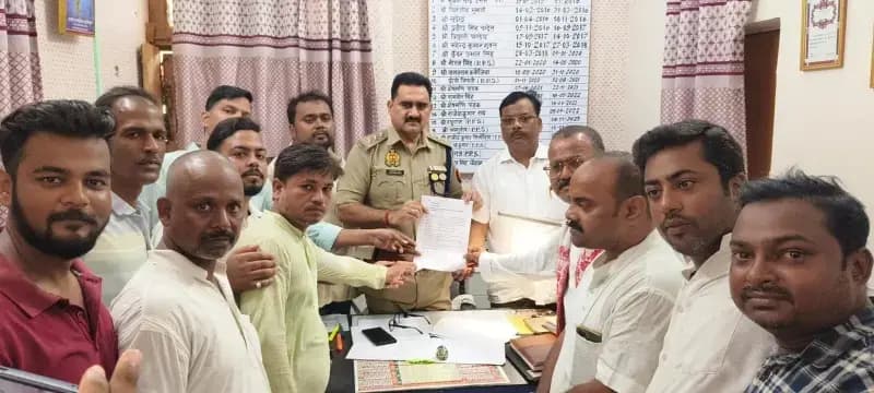 मासूम से दुष्कर्म मामले में तहसीलदार व सीओ को सौंपा पत्रक, कठोर कार्रवाई की मांग