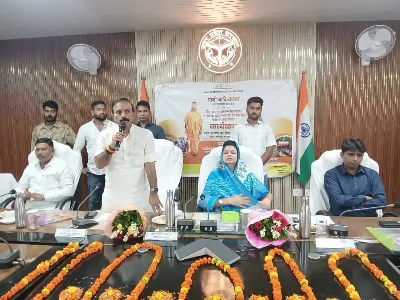 बेसिक शिक्षकों और रसोइयों को बड़ी राहत, पांच लाख तक कैशलेस इलाज