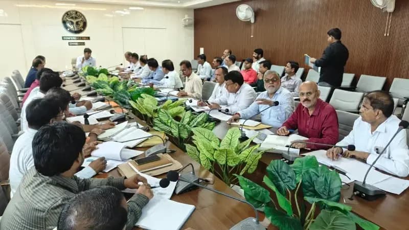 केयरटेकरों का भुगतान लंबित मिलने पर सीडीओ सख्त, धानापुर-चकिया-शहाबगंज के सचिवों का वेतन रोकने के निर्देश