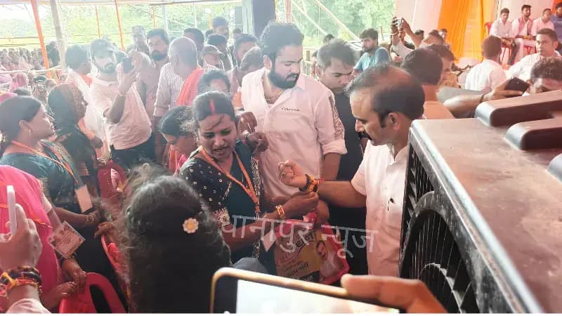रक्षाबंधन पर अमरवीर कॉलेज मैदान में उमड़ा सैलाब, बहनों ने विधायक को राखी बांधकर दिया आशीर्वाद