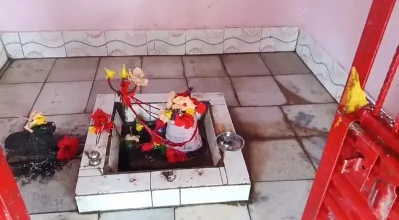 दो सप्ताह में दूसरी बार शिव मंदिर में चोरी, ग्रामीणों में दहशत