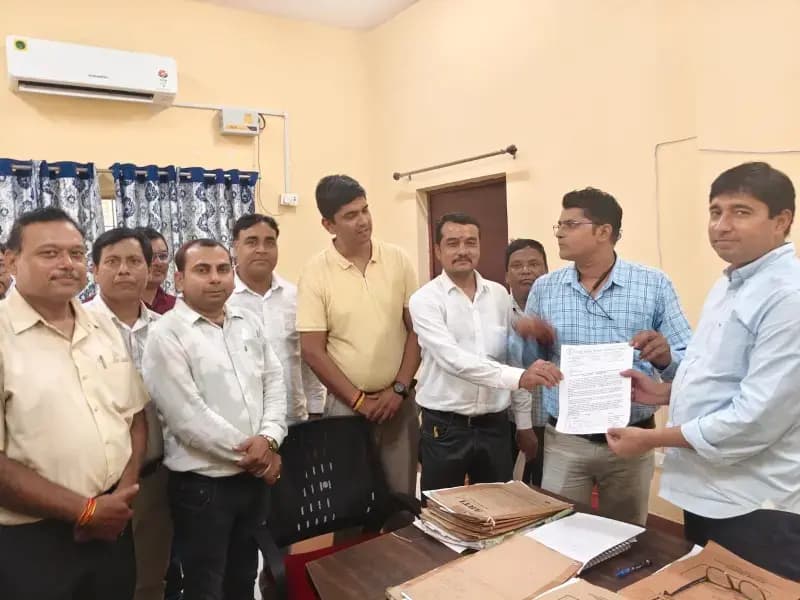 आयुष चिकित्सकों ने मुख्यमंत्री के नाम सौंपा ज्ञापन