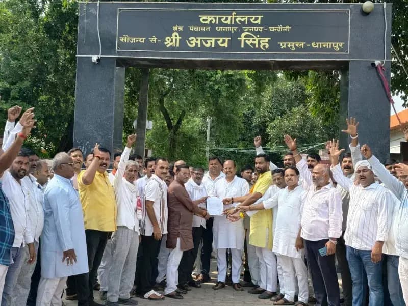 ब्लॉक मुख्यालय पर प्रदर्शन कर ब्लॉक प्रमुख व बीडीओ को सौंपा पत्रक, 30 सितंबर तक भुगतान नहीं होने पर आंदोलन का ऐलान