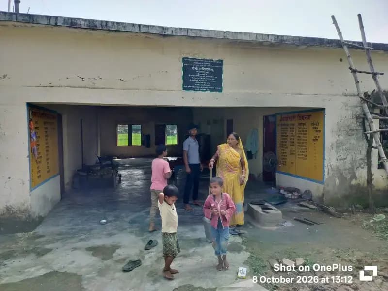 आगजनी से जला मकान, छह माह बाद भी पंचायत भवन में रहने को विवश परिवार