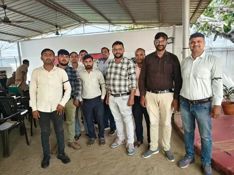 लेखपालों ने काली पट्टी बांधकर किया सांकेतिक धरना