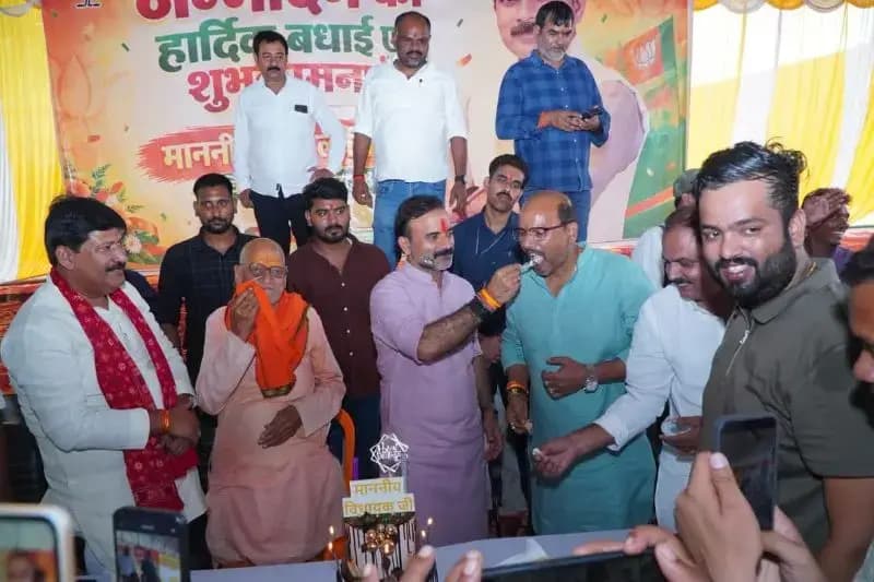 विधायक सुशील सिंह के जन्मदिन पर स्वास्थ्य शिविर, 41 लोगों ने किया रक्तदान; 130 मरीजों का हुआ उपचार