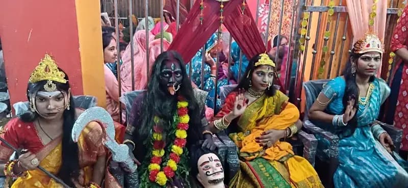 जय मां काली सेवा समिति ने कराया विशाल भंडारे का आयोजन