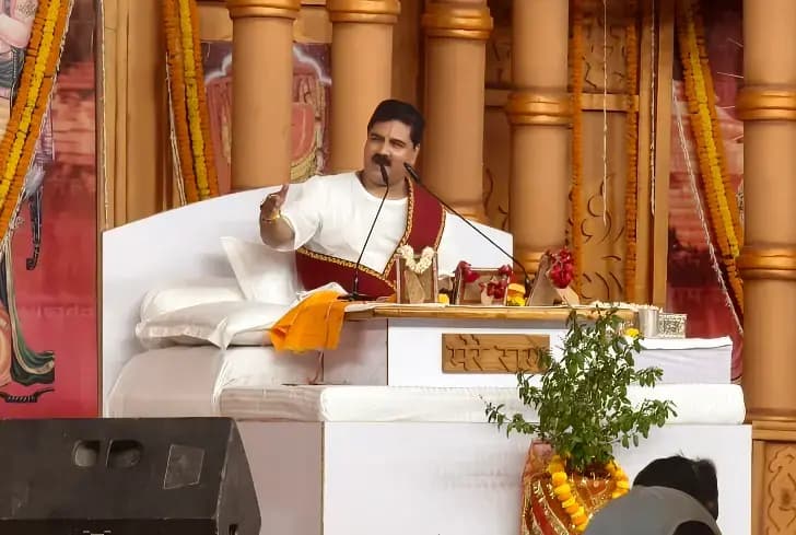 राजन महाराज की श्रीराम कथा में उमड़ी श्रद्धालुओं की भीड़, भक्तिमय हुआ धानापुर